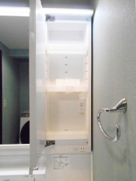 3面鏡でたっぷり収納! 3面鏡でたっぷり収納!